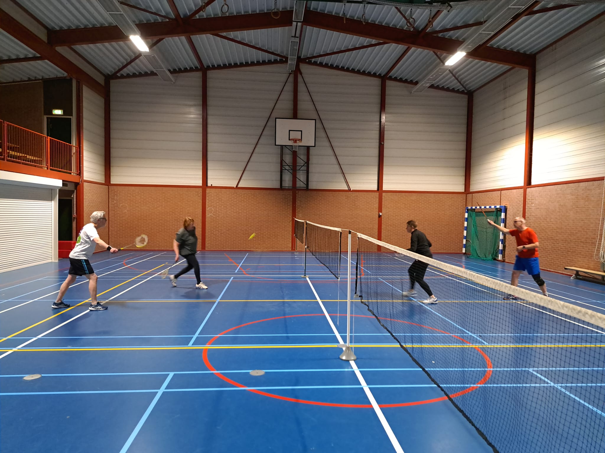 Leden van BC Doornspijk tijdens een speelavond